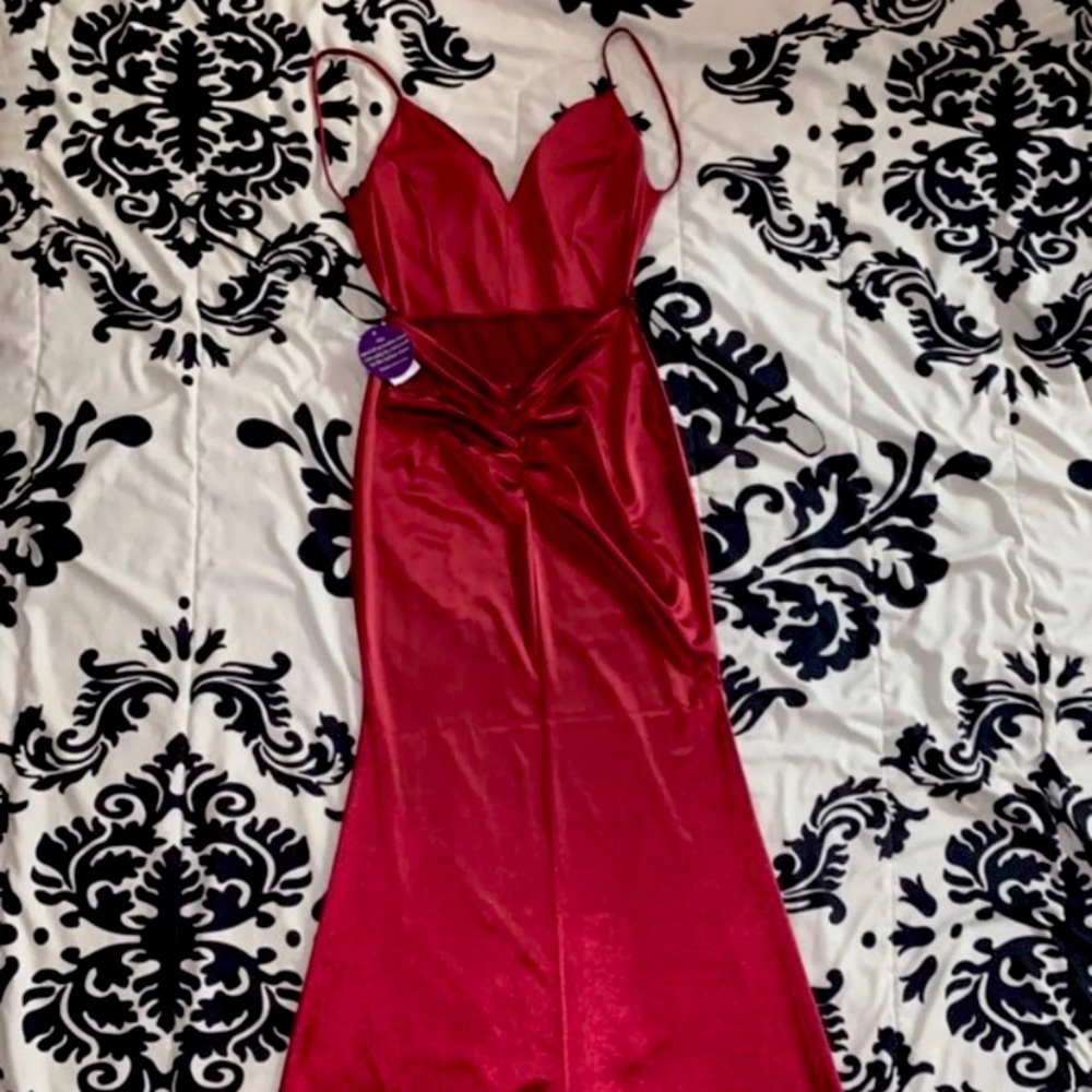 Beautiful prom dress from Windsor, brand new! 🌹